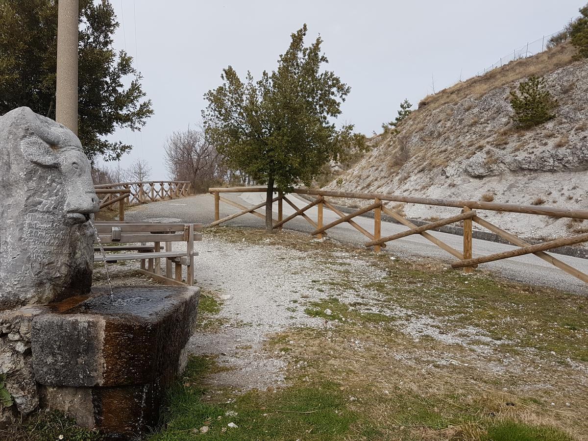 Le Chalet Del Pollino โรตอนดา ภายนอก รูปภาพ